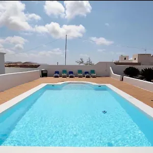 https://villa-paraiso-soo-35558.in-canary-islands.com